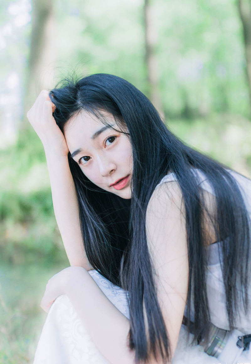 爱情有如甘霖，没有了它，干裂的心田，即使撒下再多的种子，终是不可能滋发萌芽的生机。